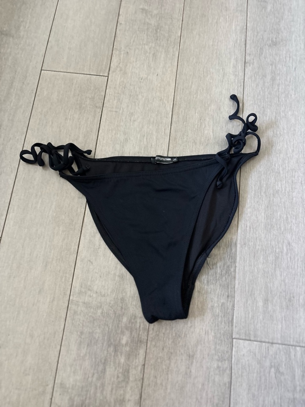 PrettyLittleThing Black Side-Tie Bikini Bottoms